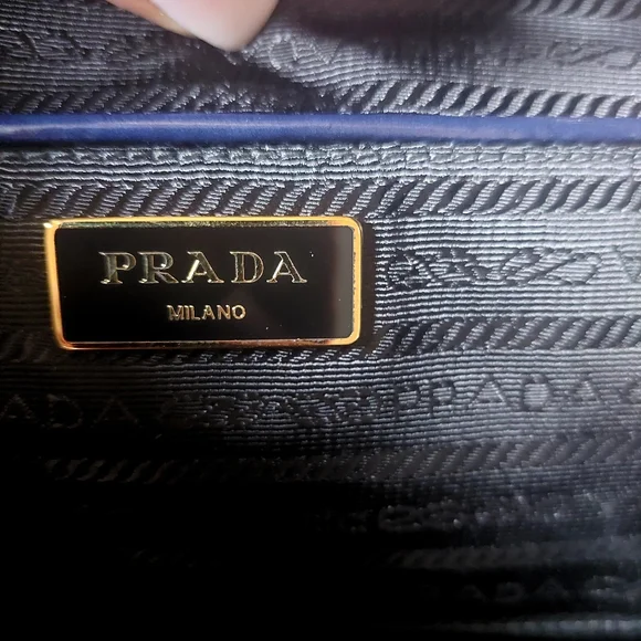 Prada Spazzolato Gardner Tote - Picture 7 of 16